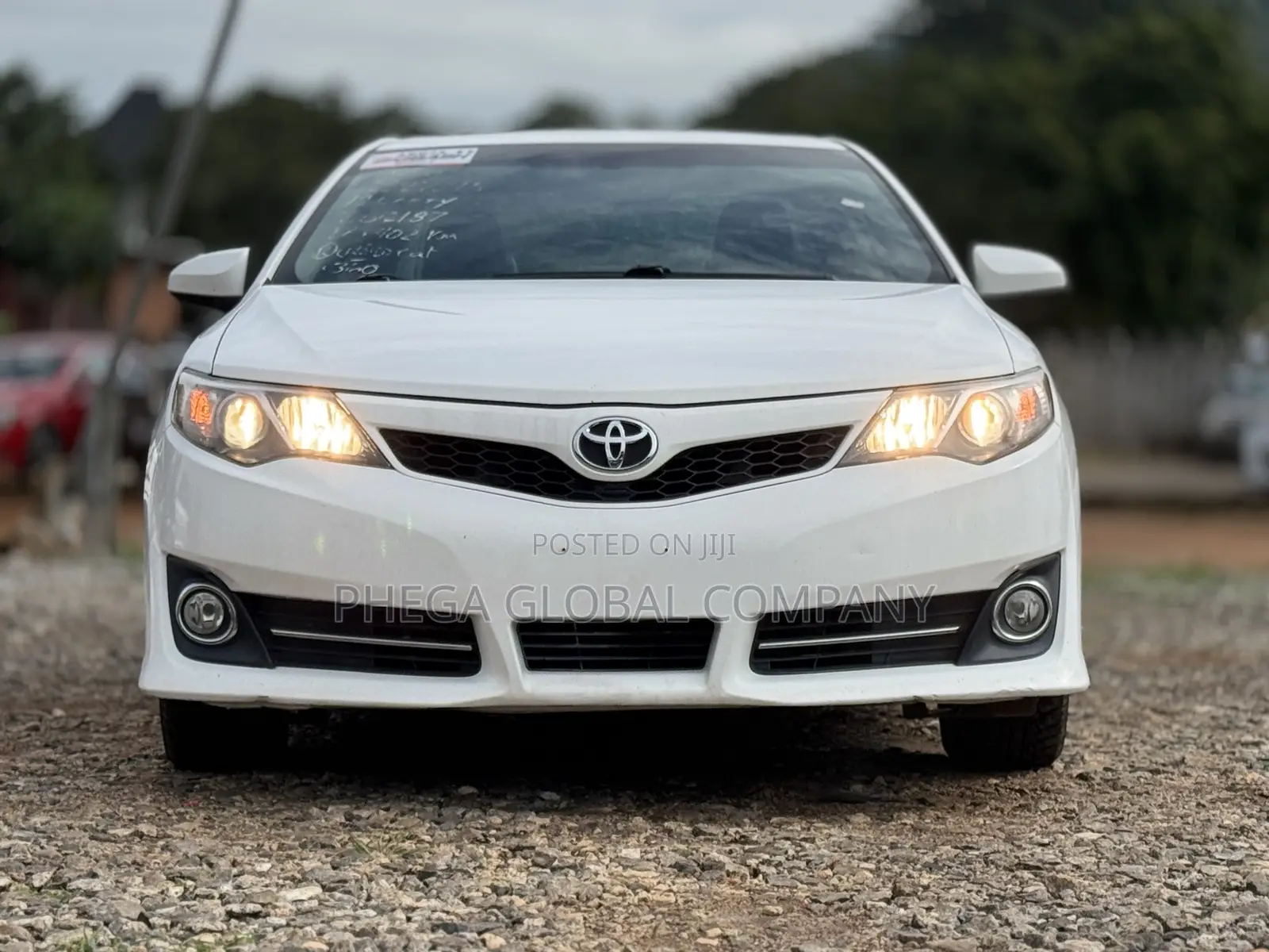 Toyota Camry SE V6 4dr Sedan (3.5L 6cyl 6A) 2013 White