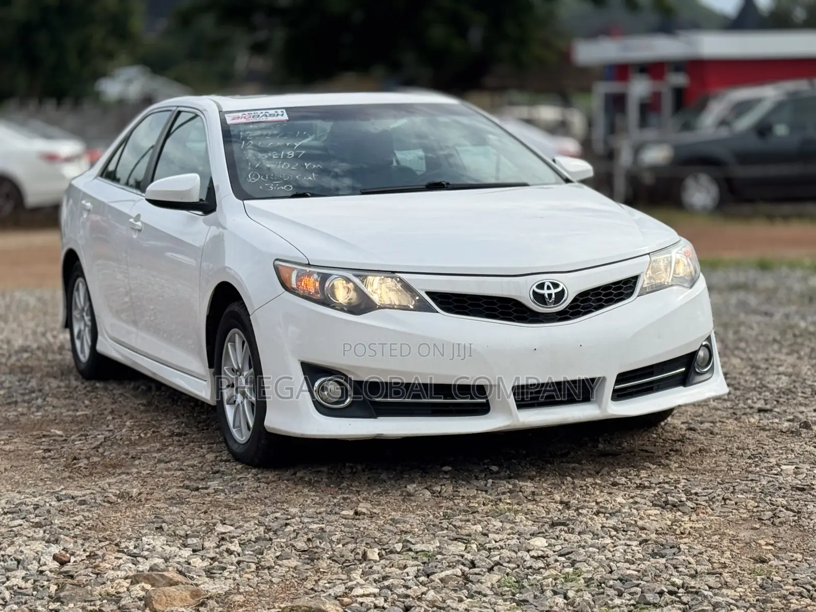 Toyota Camry SE V6 4dr Sedan (3.5L 6cyl 6A) 2013 White