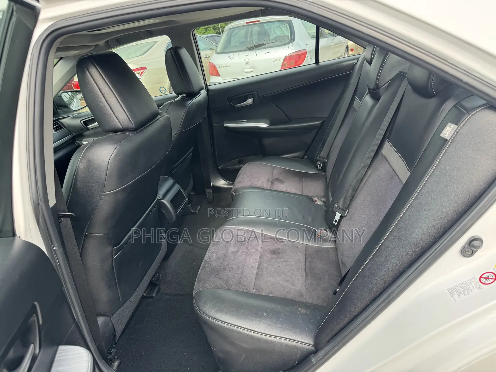 Toyota Camry SE V6 4dr Sedan (3.5L 6cyl 6A) 2013 White