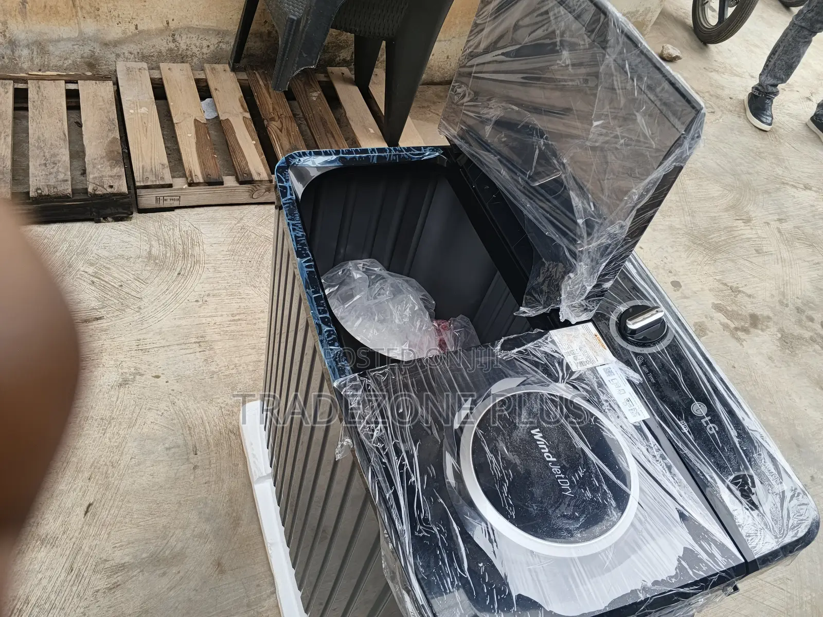 LG P800R3AGNC 8kg Laundry Washer