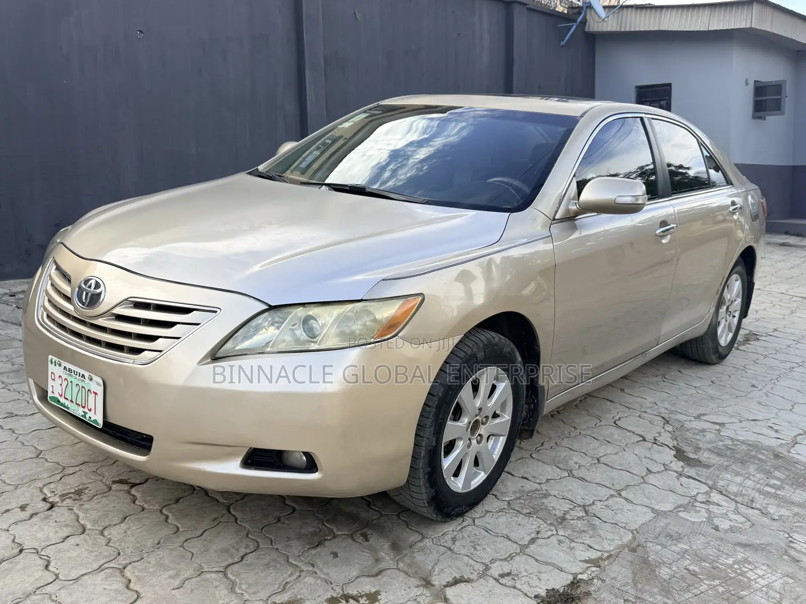 Toyota Camry XLE V6 4dr Sedan (3.5L 6cyl 6AM) 2008 Gold