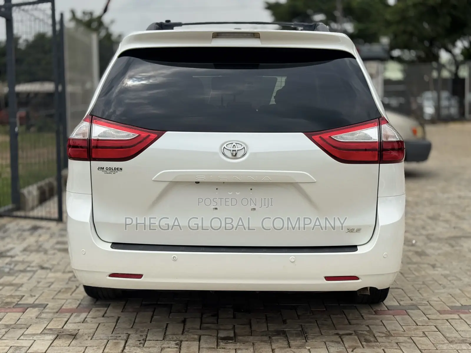 Toyota Sienna XLE Premium 8 Passenger (3.5L 6cyl 6A) 2016 White