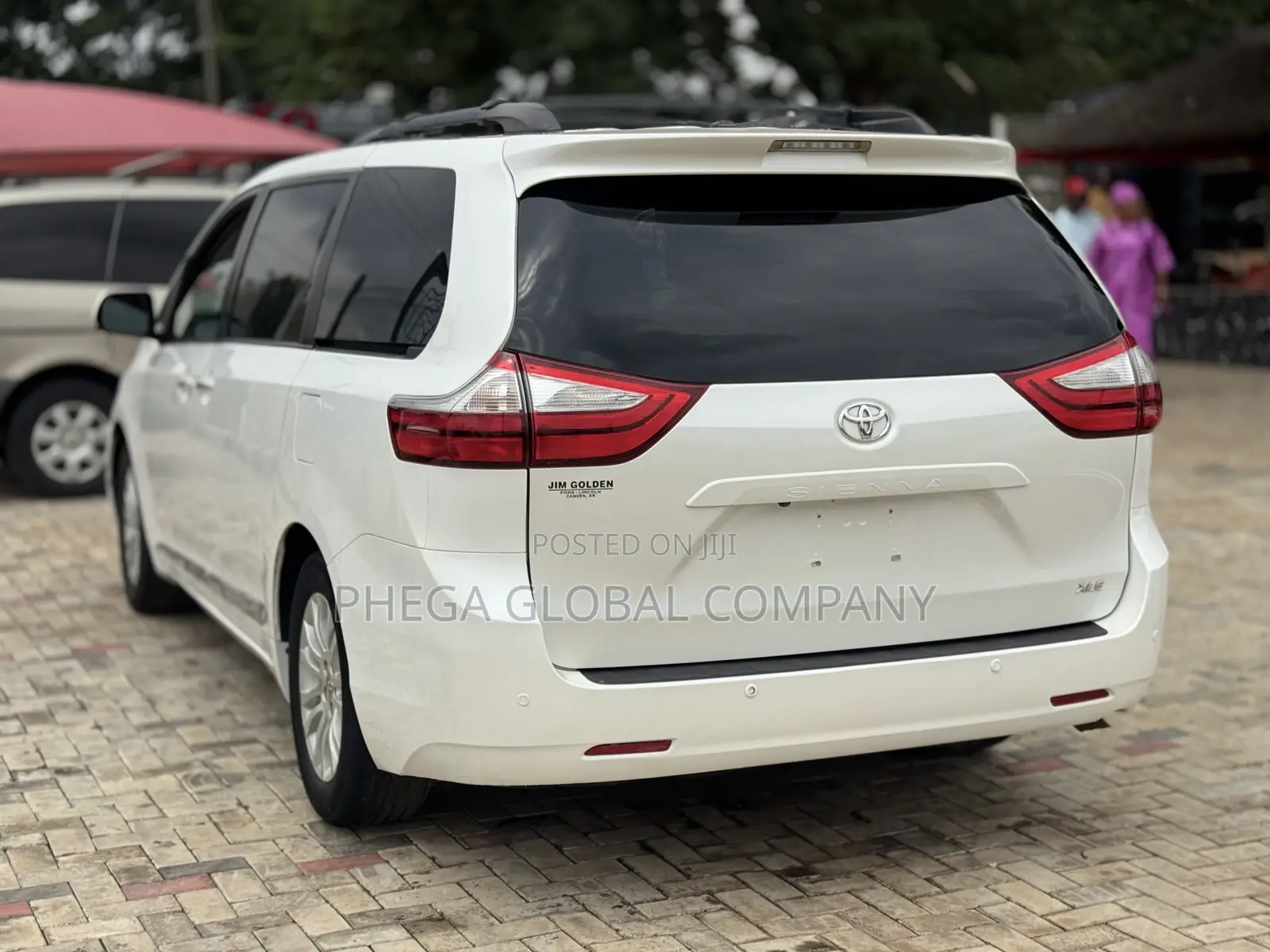 Toyota Sienna XLE Premium 8 Passenger (3.5L 6cyl 6A) 2016 White