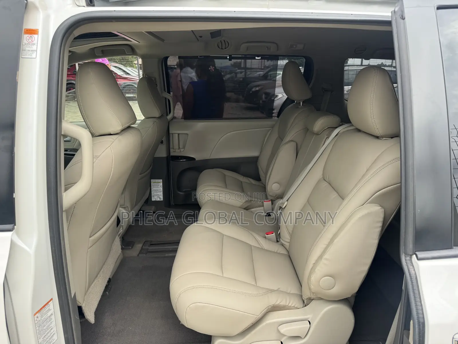 Toyota Sienna XLE Premium 8 Passenger (3.5L 6cyl 6A) 2016 White