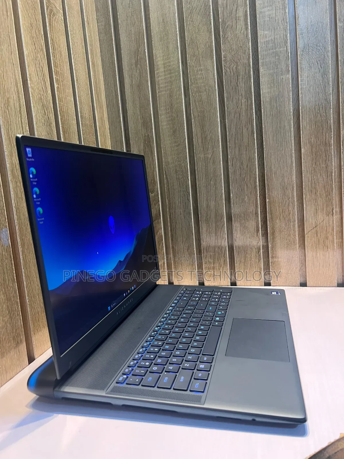 New Laptop Alienware 18 Area-51 32GB Intel Core Ultra 9 SSD 1T