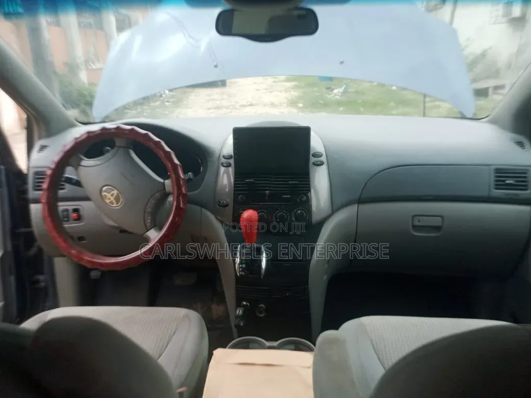 Toyota Sienna LE 4WD 2007 Gray