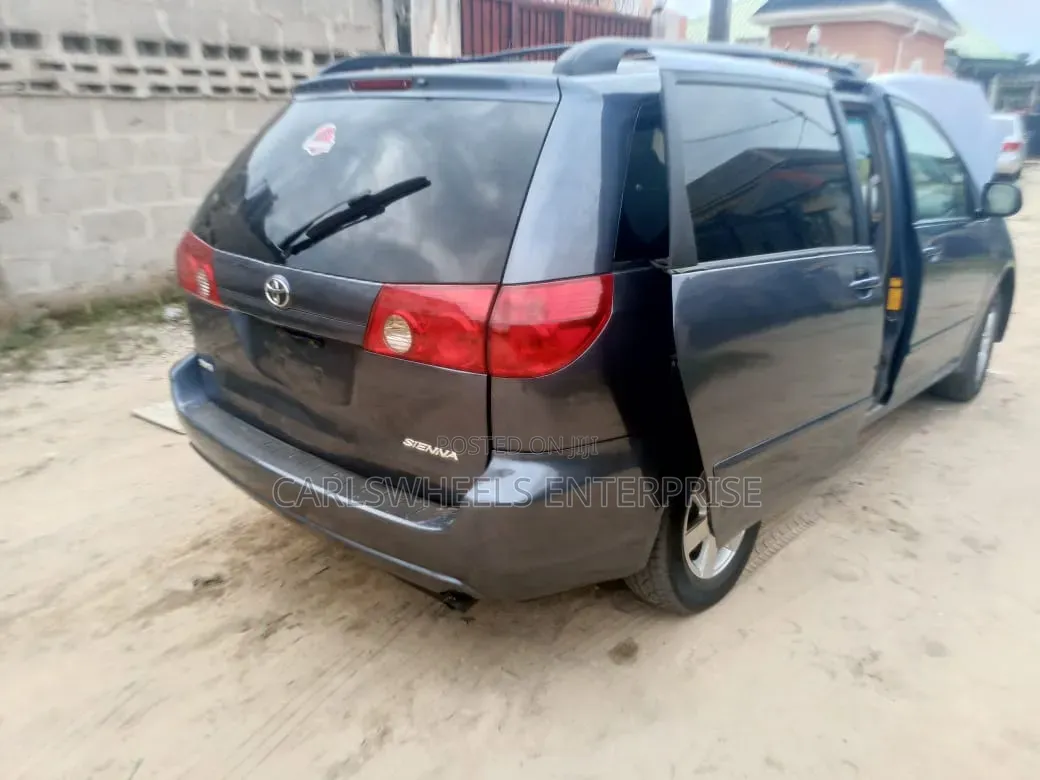 Toyota Sienna LE 4WD 2007 Gray
