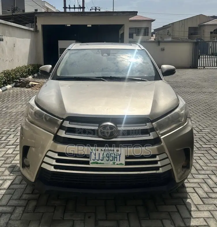 Toyota Highlander XLE 4dr SUV (3.5L 6cyl 6A) 2015 Gold
