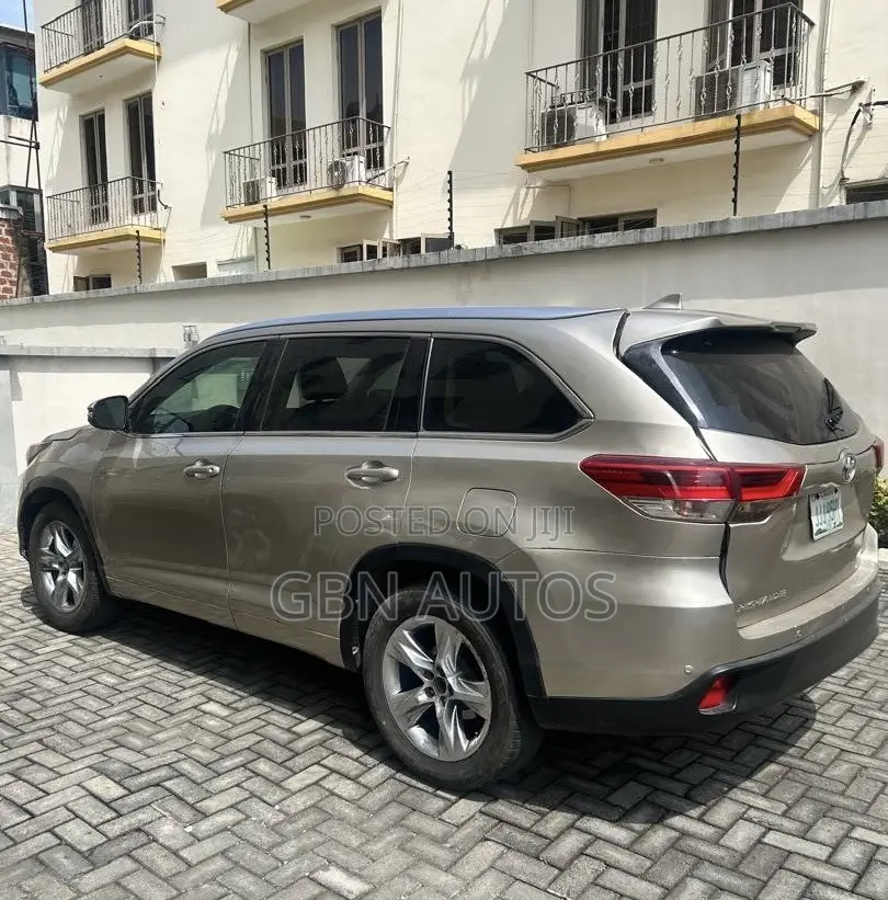 Toyota Highlander XLE 4dr SUV (3.5L 6cyl 6A) 2015 Gold