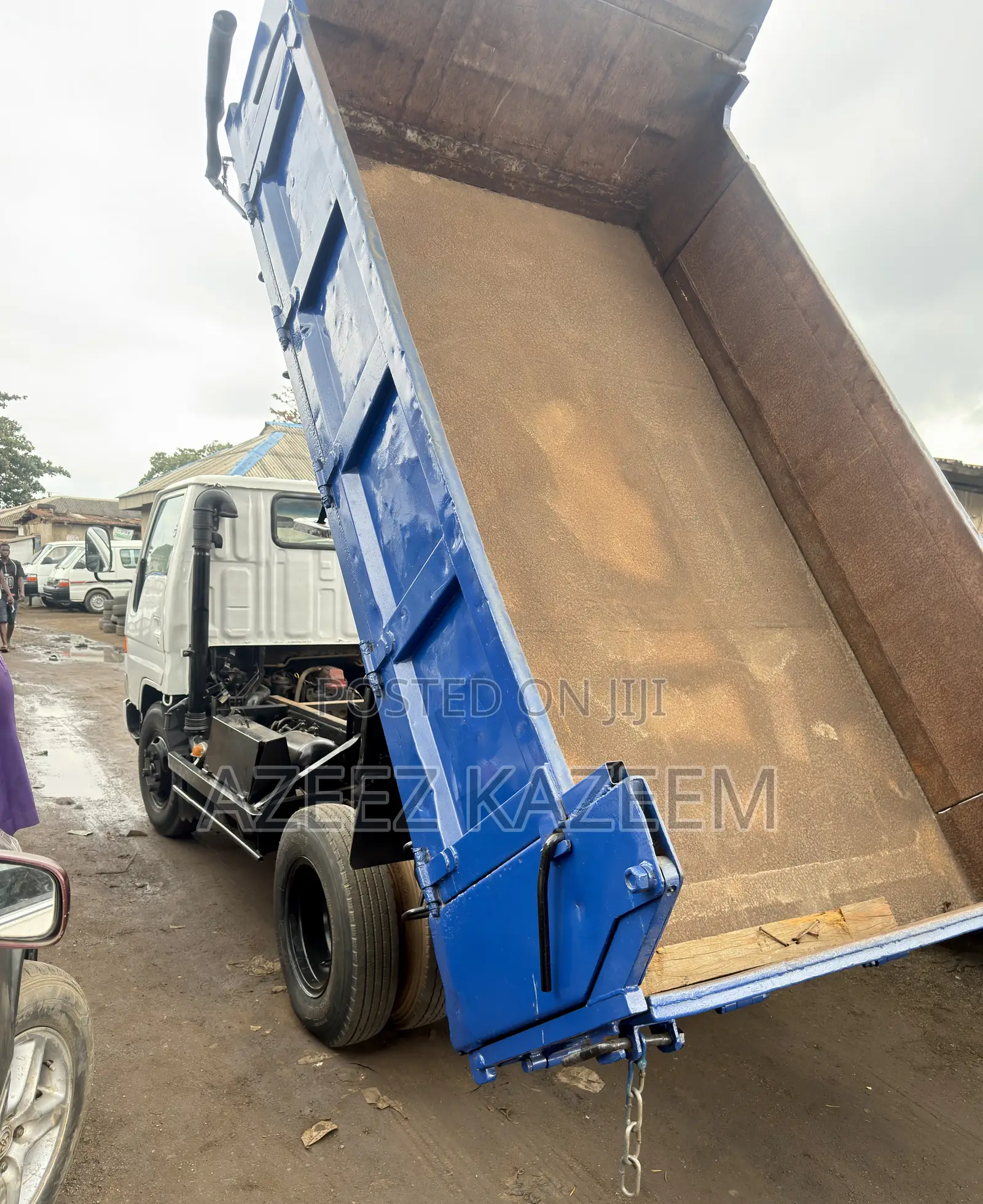 Toyota Dyna 200 Tipper