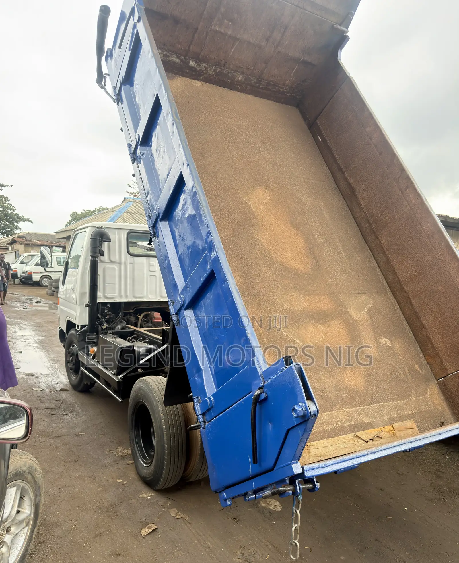 Toyota Dyna 200 Tipper