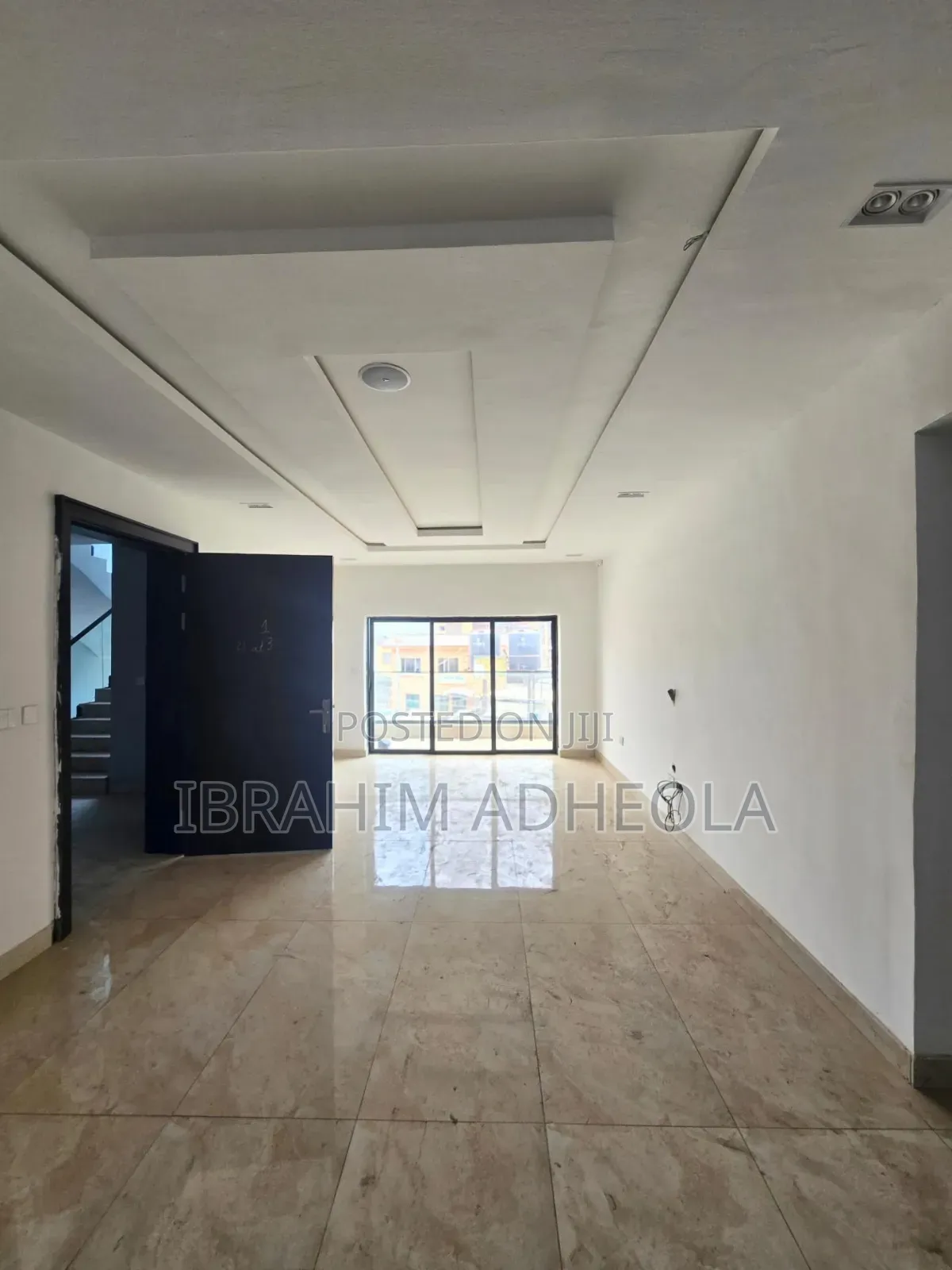3bdrm Apartment in Off Toyin for sale