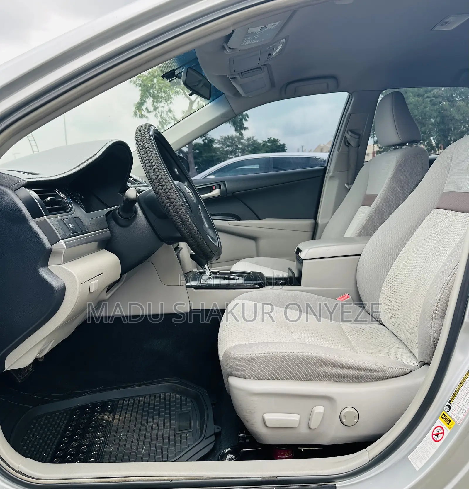 Toyota Camry LE 4dr Sedan (2.5L 4cyl 6A) 2013 Silver