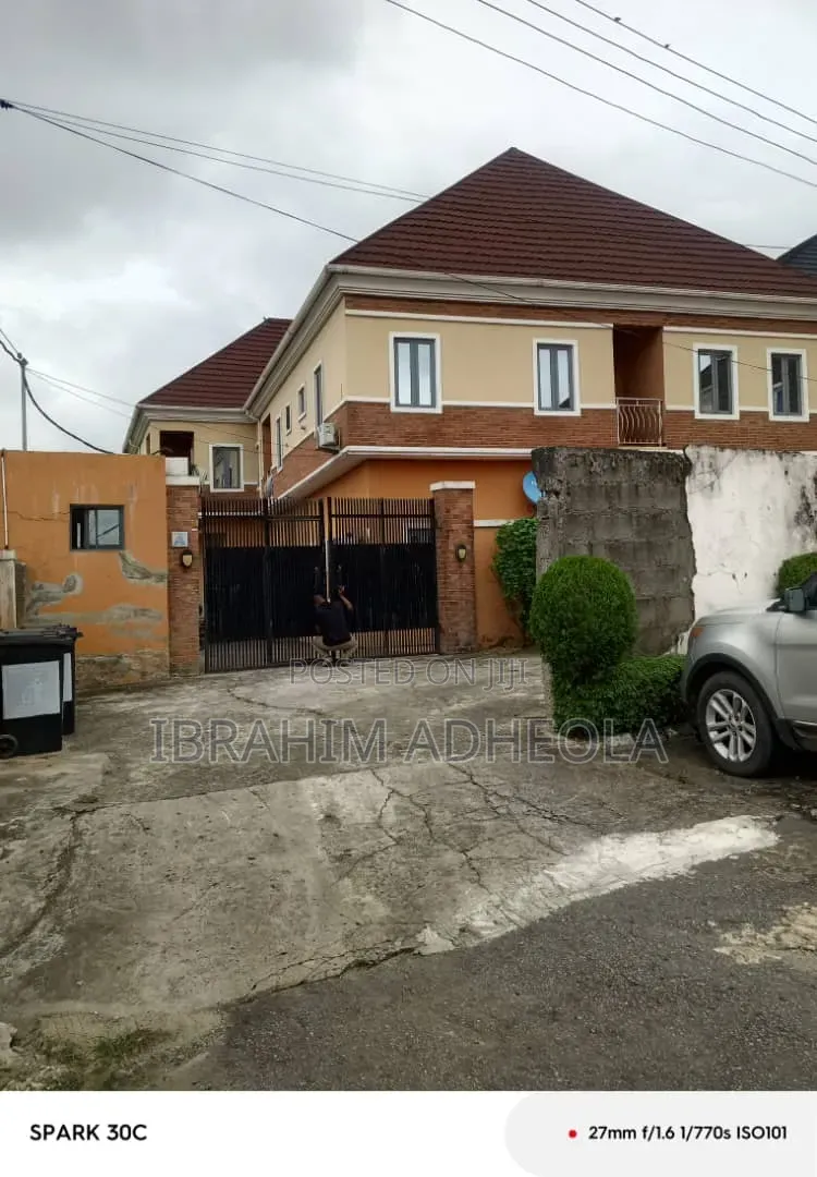 3bdrm Block of Flats in Omole Phase 2 for sale