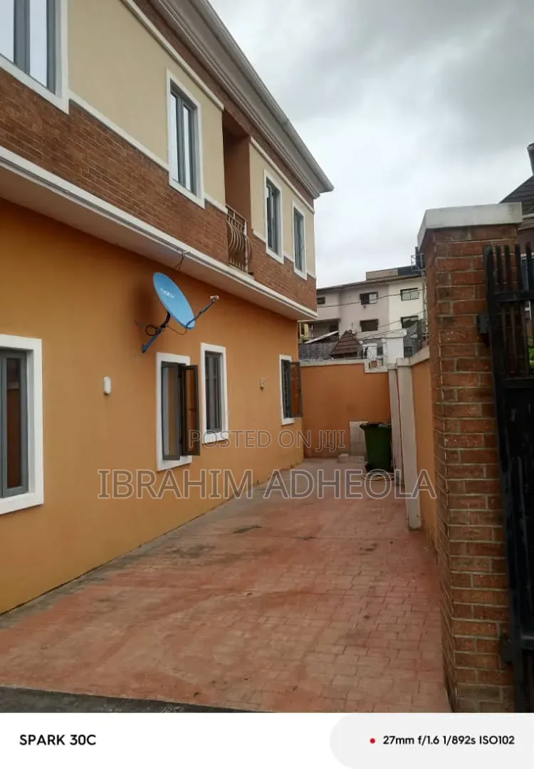 3bdrm Block of Flats in Omole Phase 2 for sale