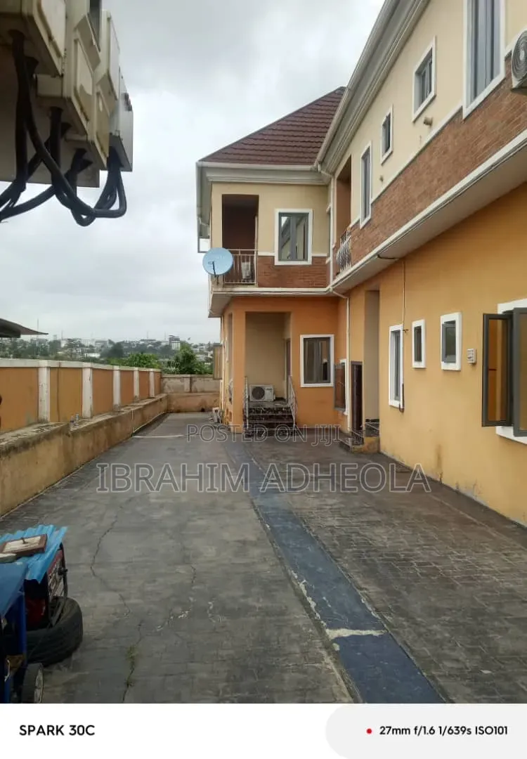 3bdrm Block of Flats in Omole Phase 2 for sale