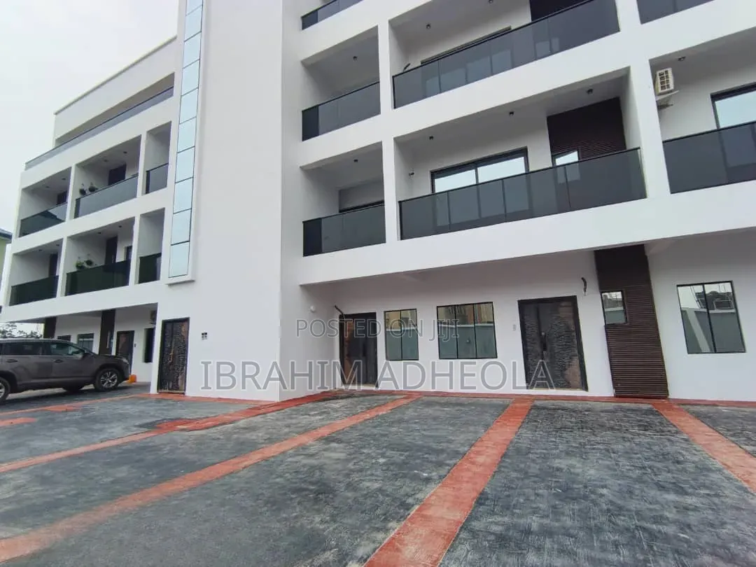 4bdrm Townhouse/Terrace in Yaba, Onike for sale