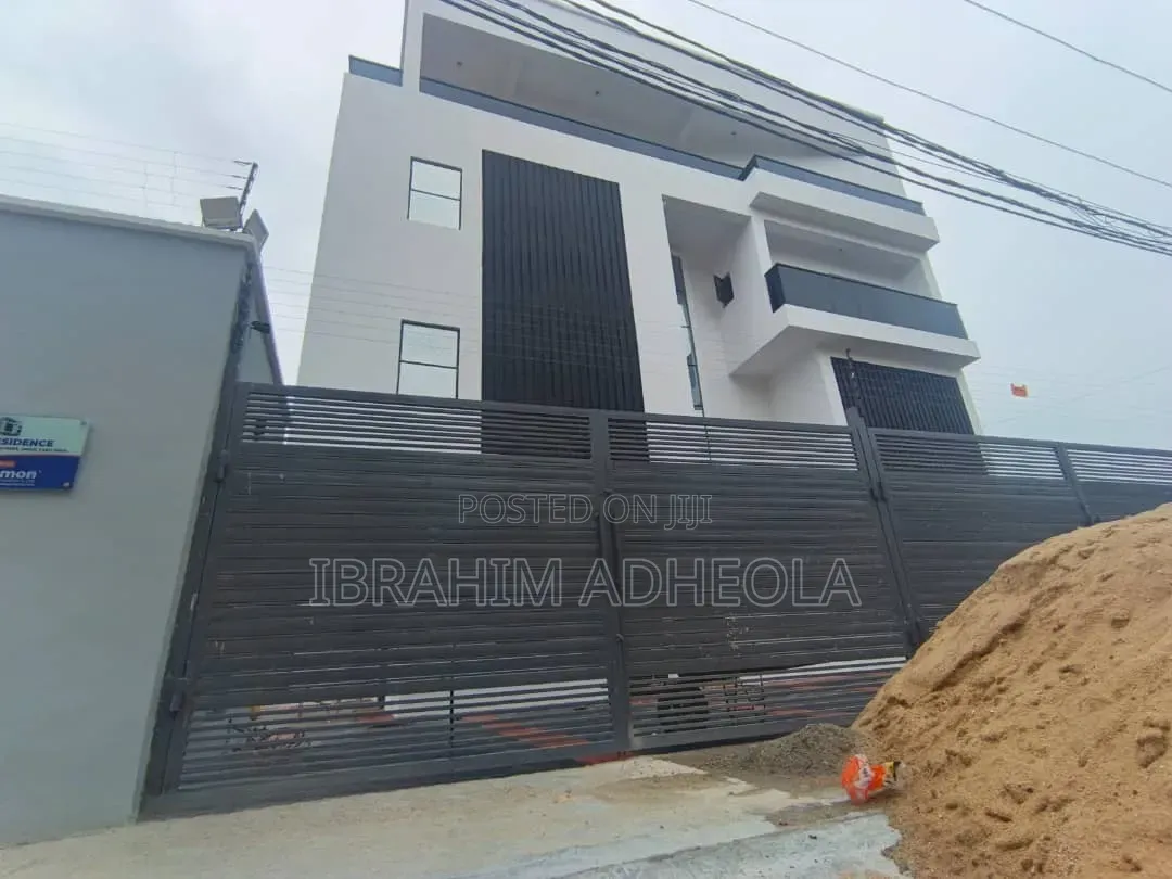 4bdrm Townhouse/Terrace in Yaba, Onike for sale