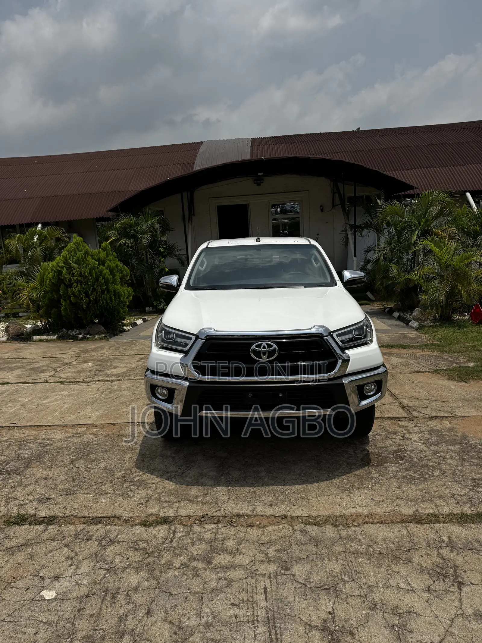 Toyota Hilux 2021 White