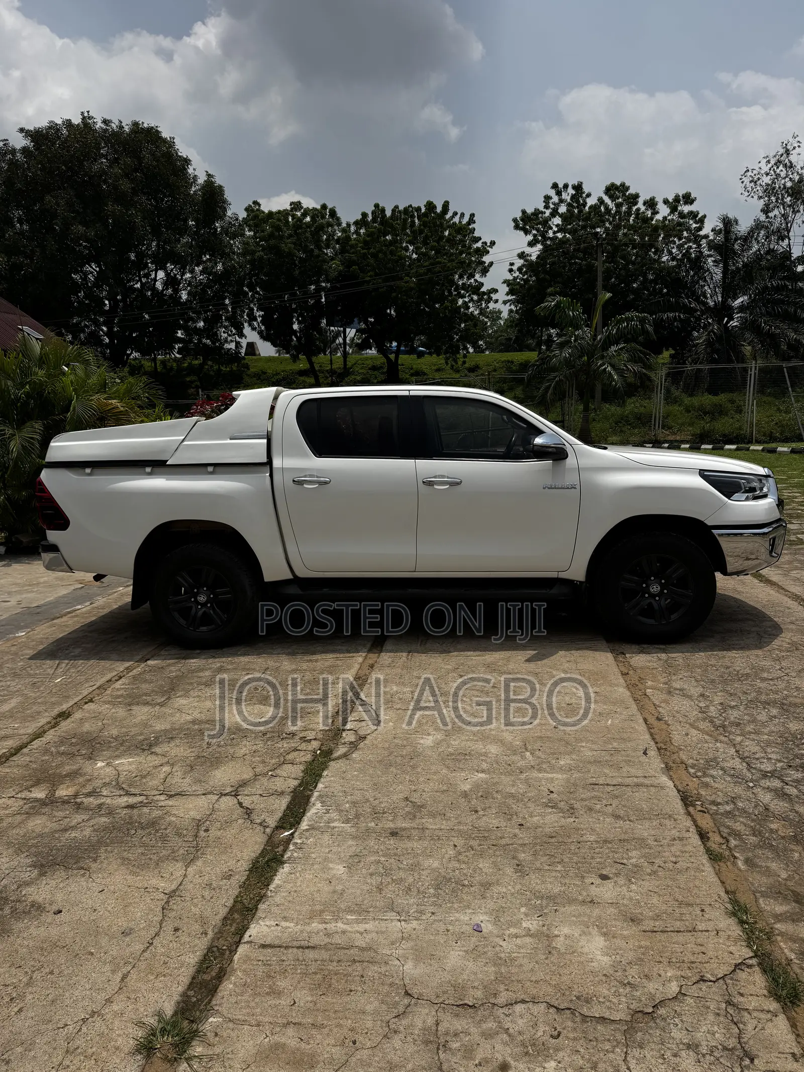 Toyota Hilux 2021 White