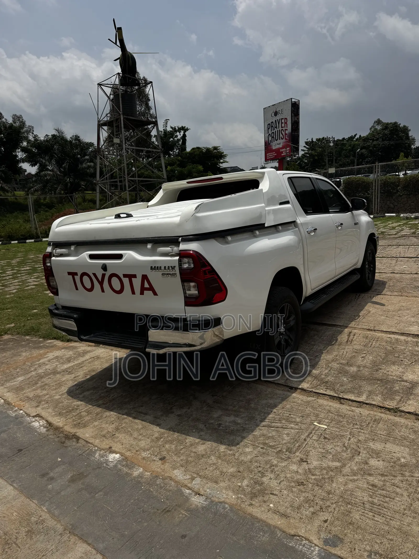 Toyota Hilux 2021 White
