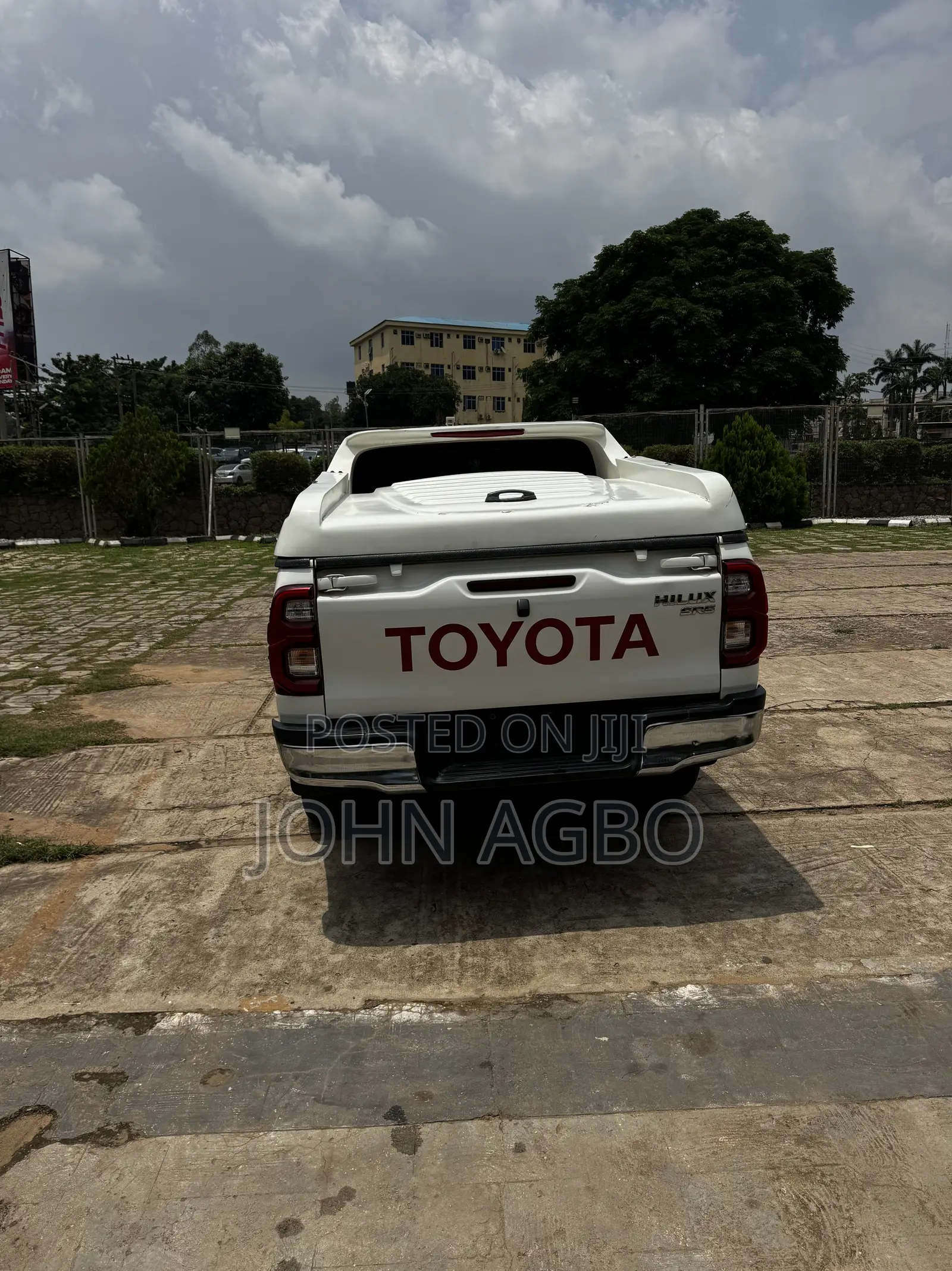 Toyota Hilux 2021 White