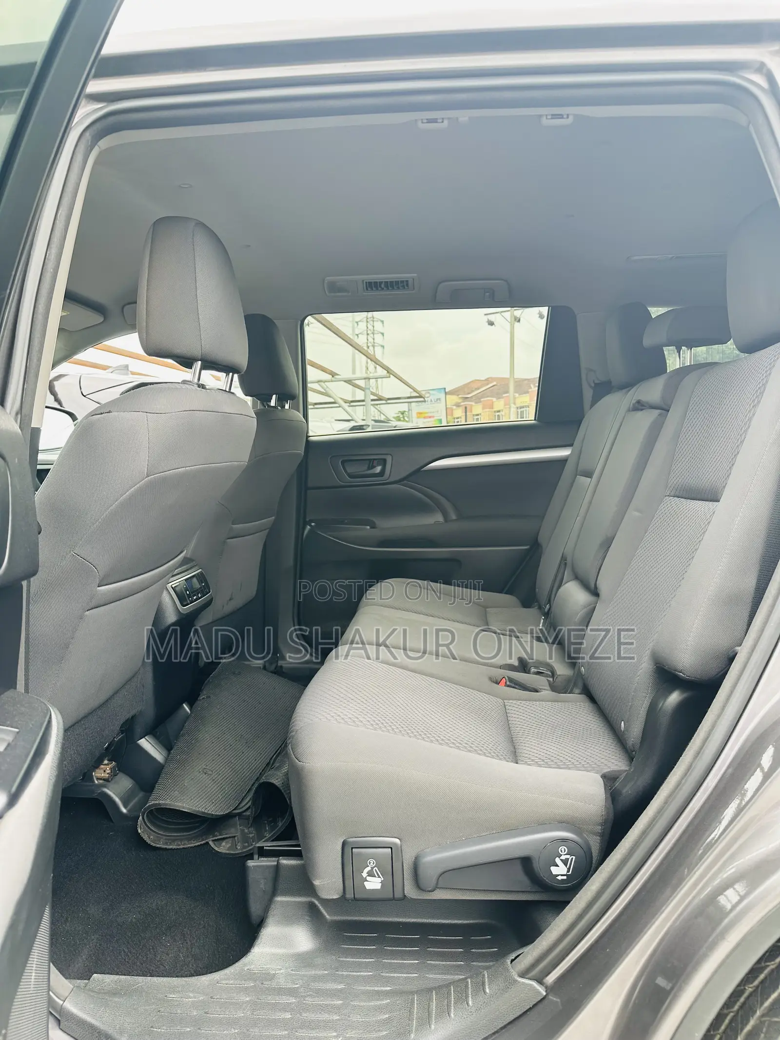 Toyota Highlander LE 4dr SUV AWD (3.5L 6cyl 6A) 2015 Gray