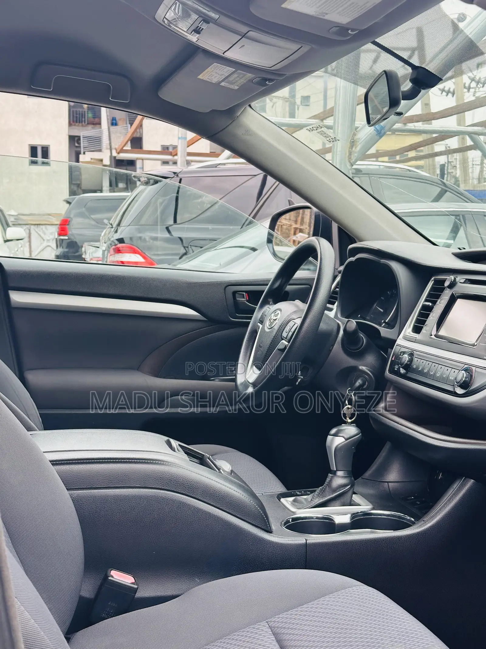 Toyota Highlander LE 4dr SUV AWD (3.5L 6cyl 6A) 2015 Gray