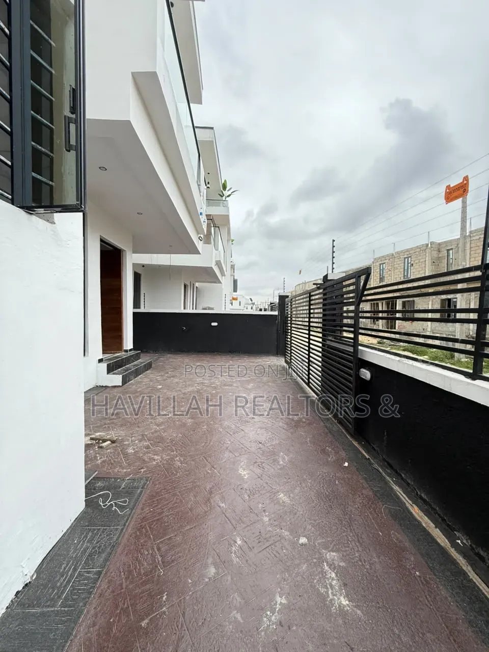 4bdrm Duplex in Sangotedo for sale
