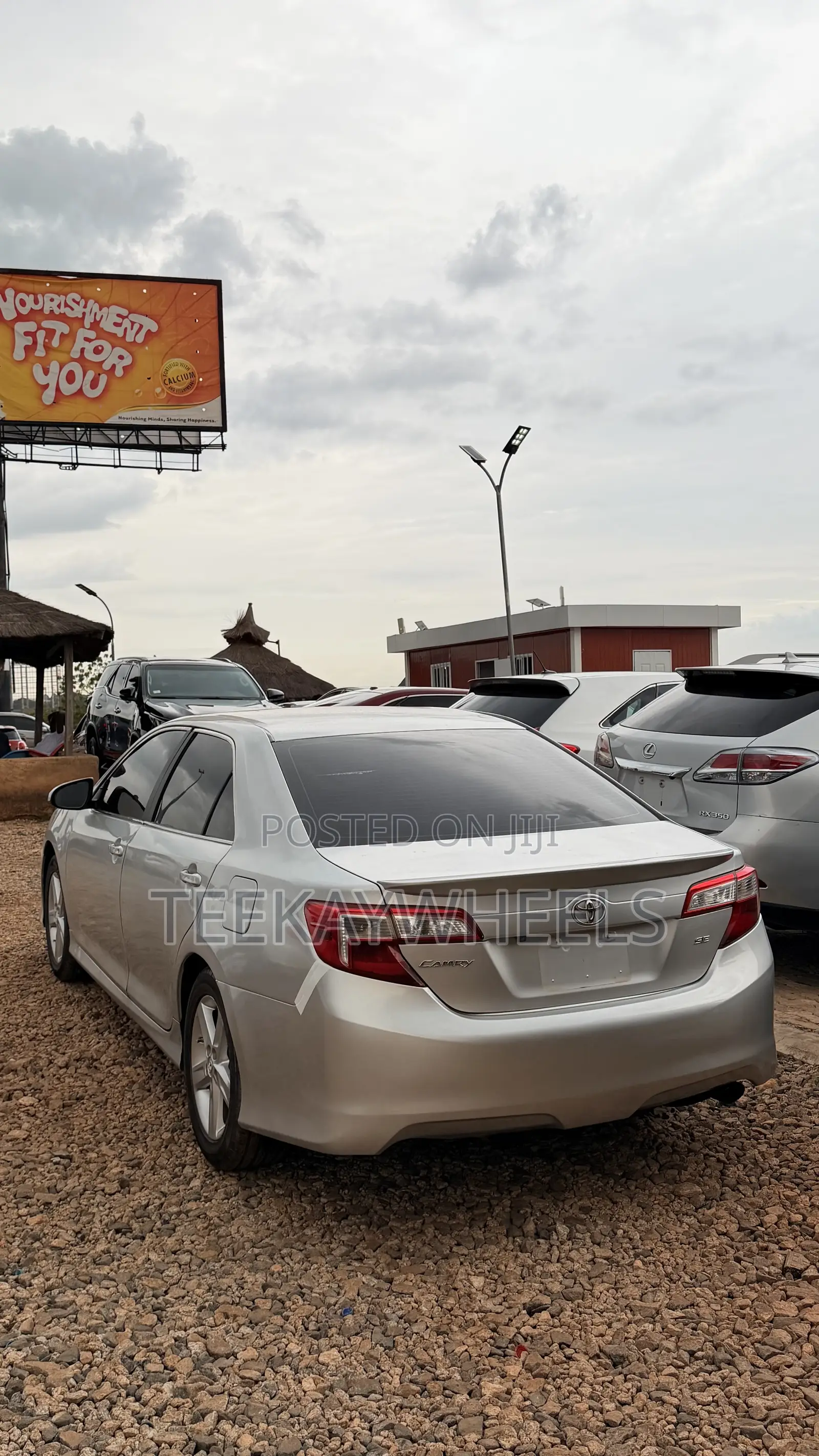 Toyota Camry SE 4dr Sedan (2.5L 4cyl 6A) 2013 Silver