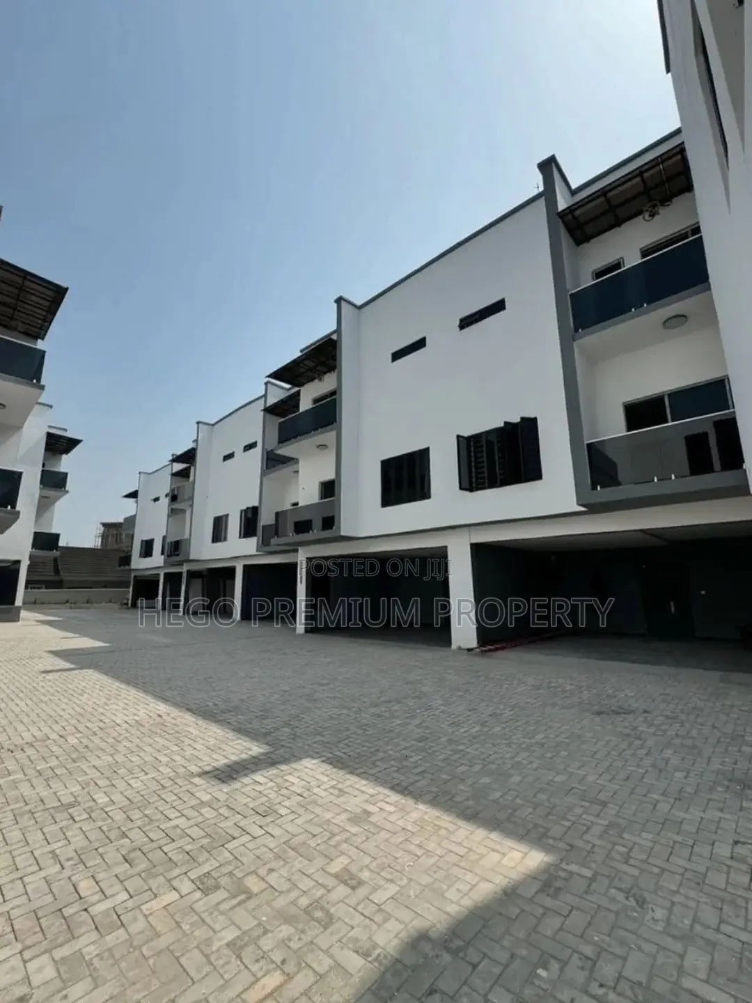 4bdrm Duplex in Gra for sale