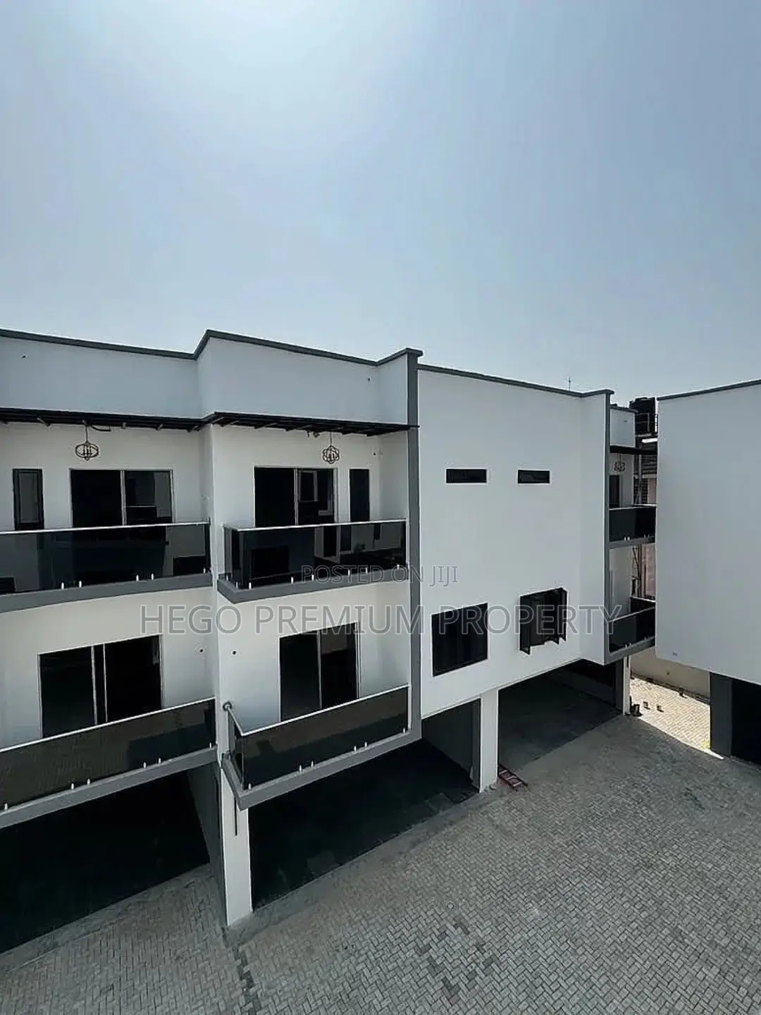 4bdrm Duplex in Gra for sale