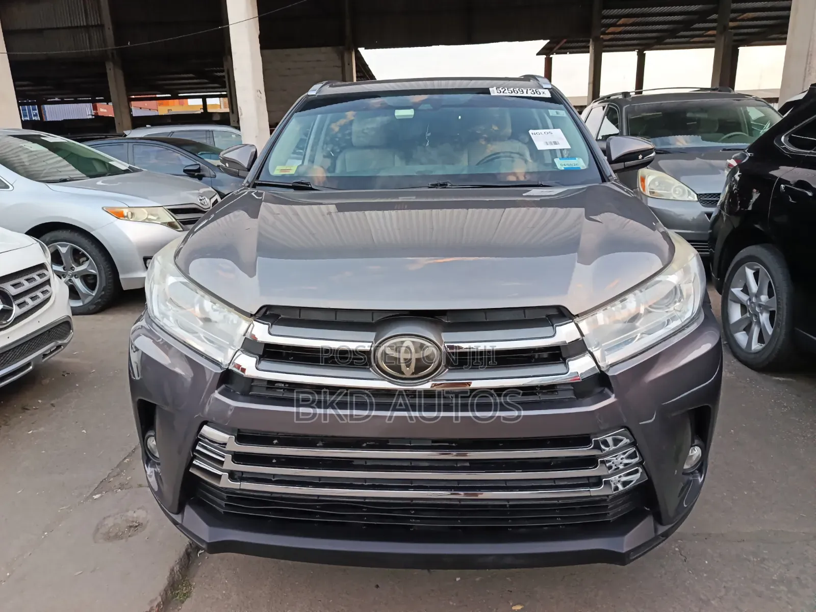 Toyota Highlander XLE 4x4 V6 (3.5L 6cyl 8A) 2018 Gray