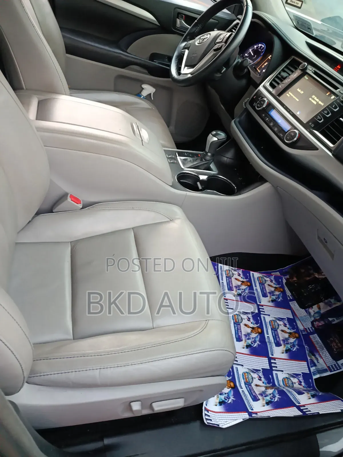 Toyota Highlander XLE 4x4 V6 (3.5L 6cyl 8A) 2018 Gray