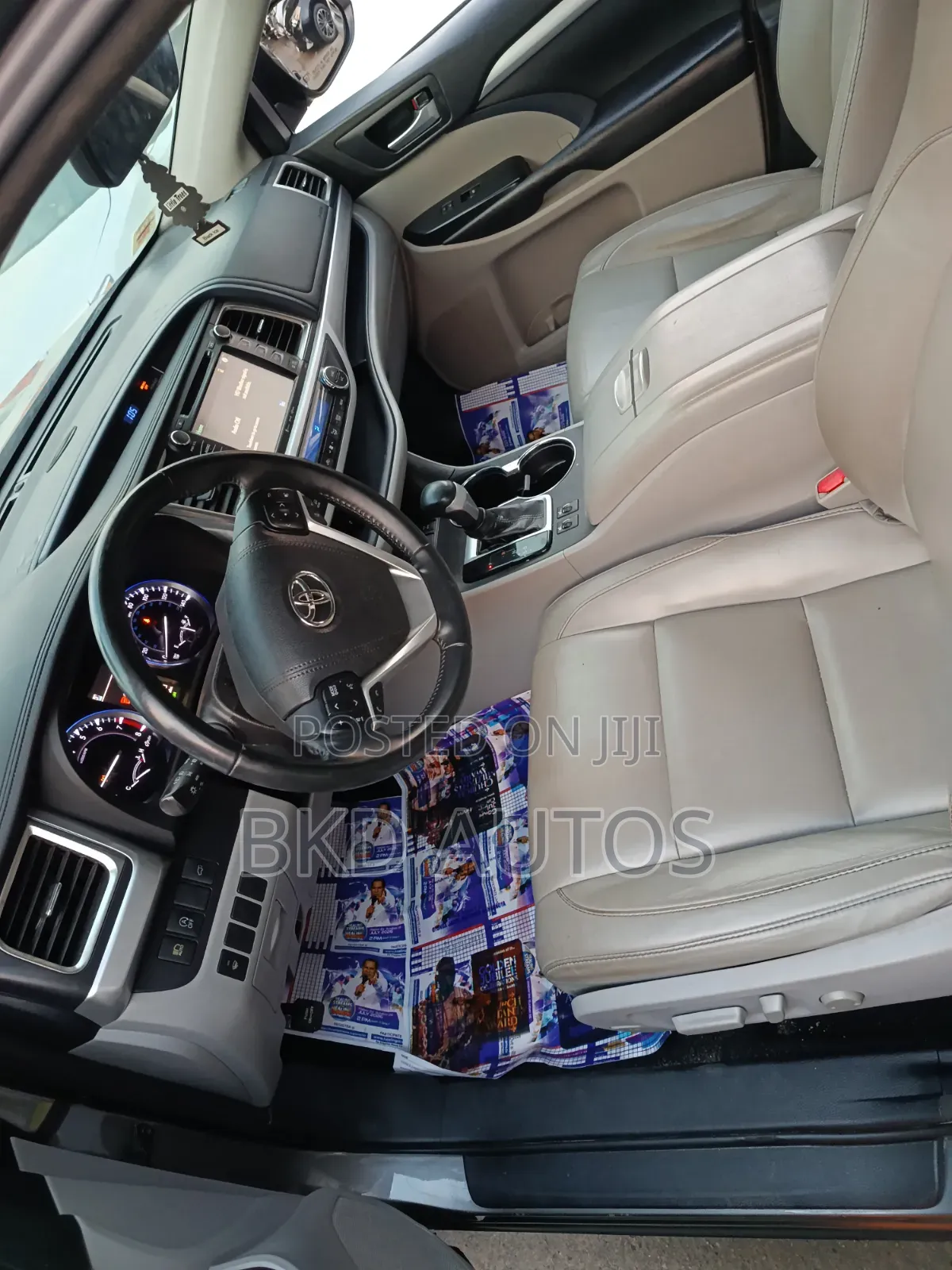 Toyota Highlander XLE 4x4 V6 (3.5L 6cyl 8A) 2018 Gray