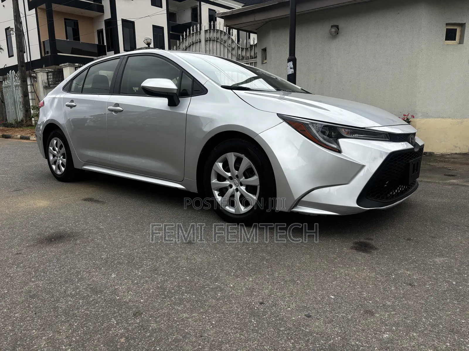 Toyota Corolla LE 2020 Silver