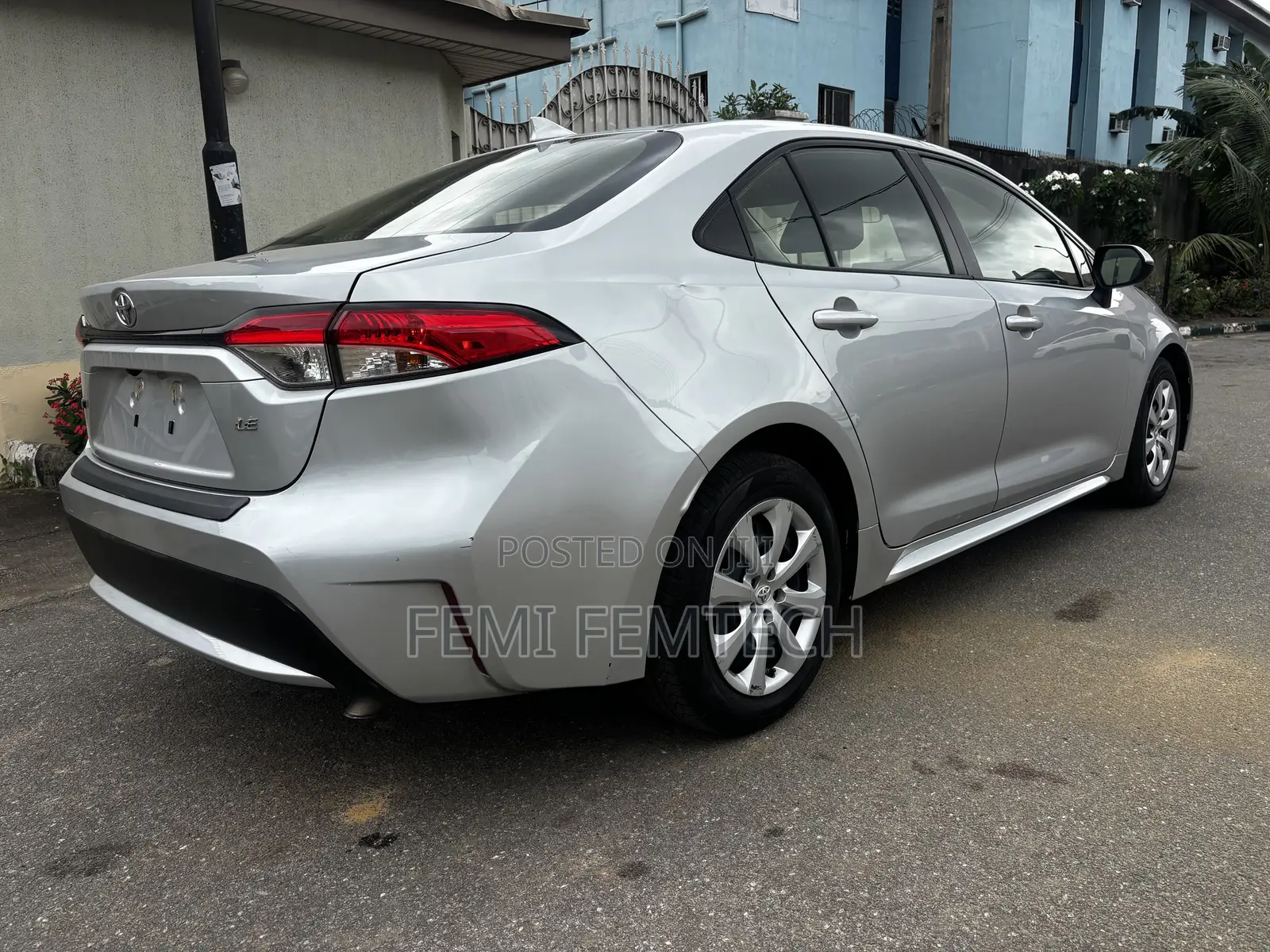 Toyota Corolla LE 2020 Silver
