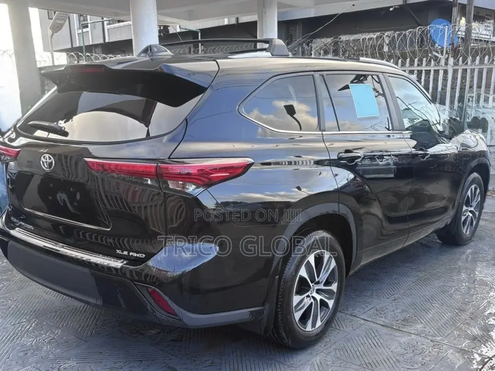 Toyota Highlander XLE AWD 2023 Black