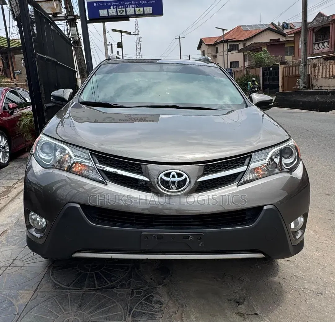 Toyota RAV4 XLE 4dr SUV AWD (2.5L 4cyl 6A) 2014