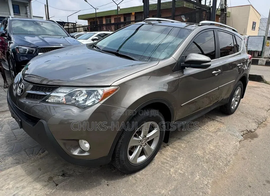 Toyota RAV4 XLE 4dr SUV AWD (2.5L 4cyl 6A) 2014