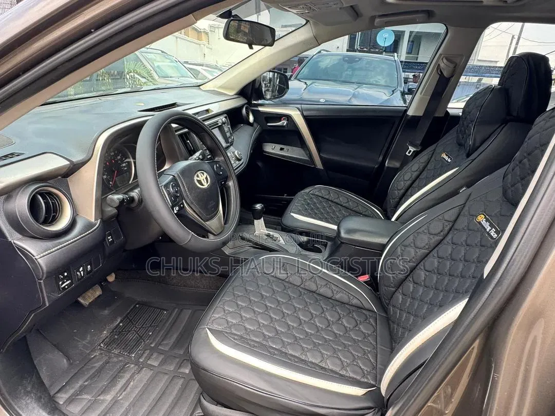 Toyota RAV4 XLE 4dr SUV AWD (2.5L 4cyl 6A) 2014