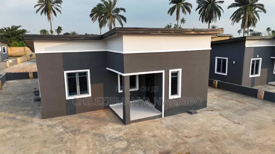 3bdrm Bungalow in Queen'S Park Estate, Obafemi-Owode for sale