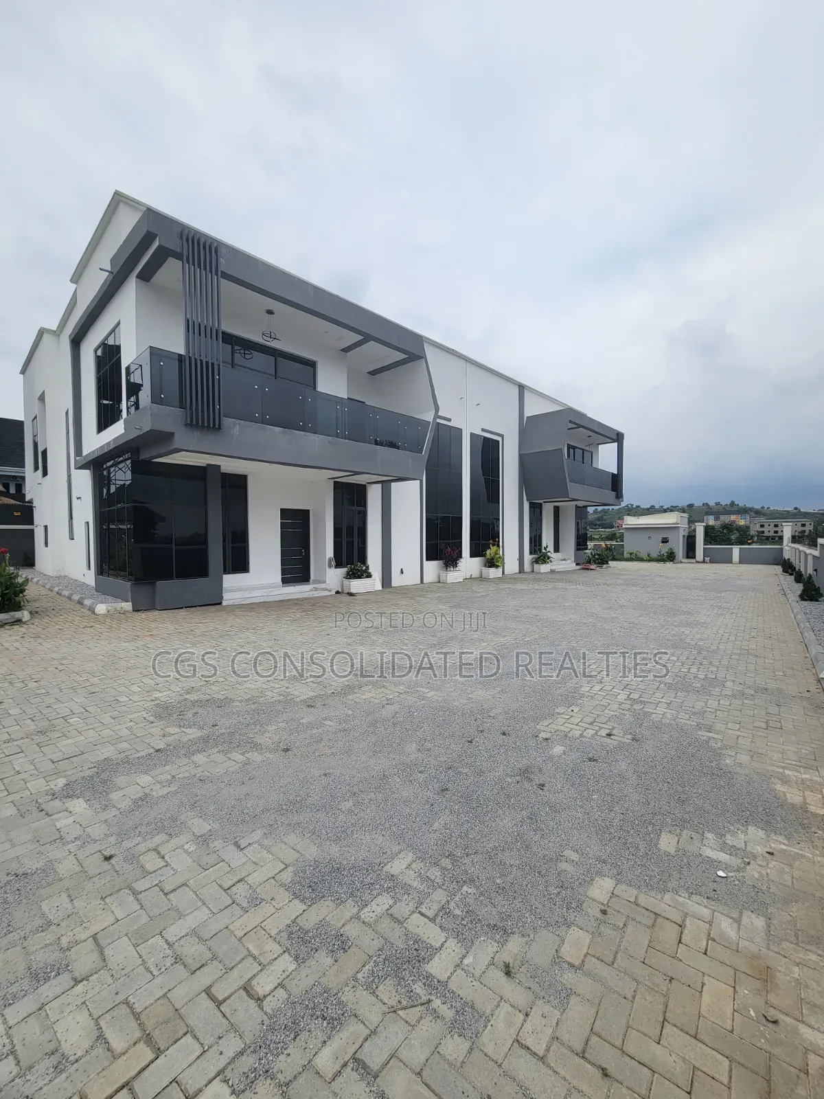 4bdrm Duplex in Idu for rent