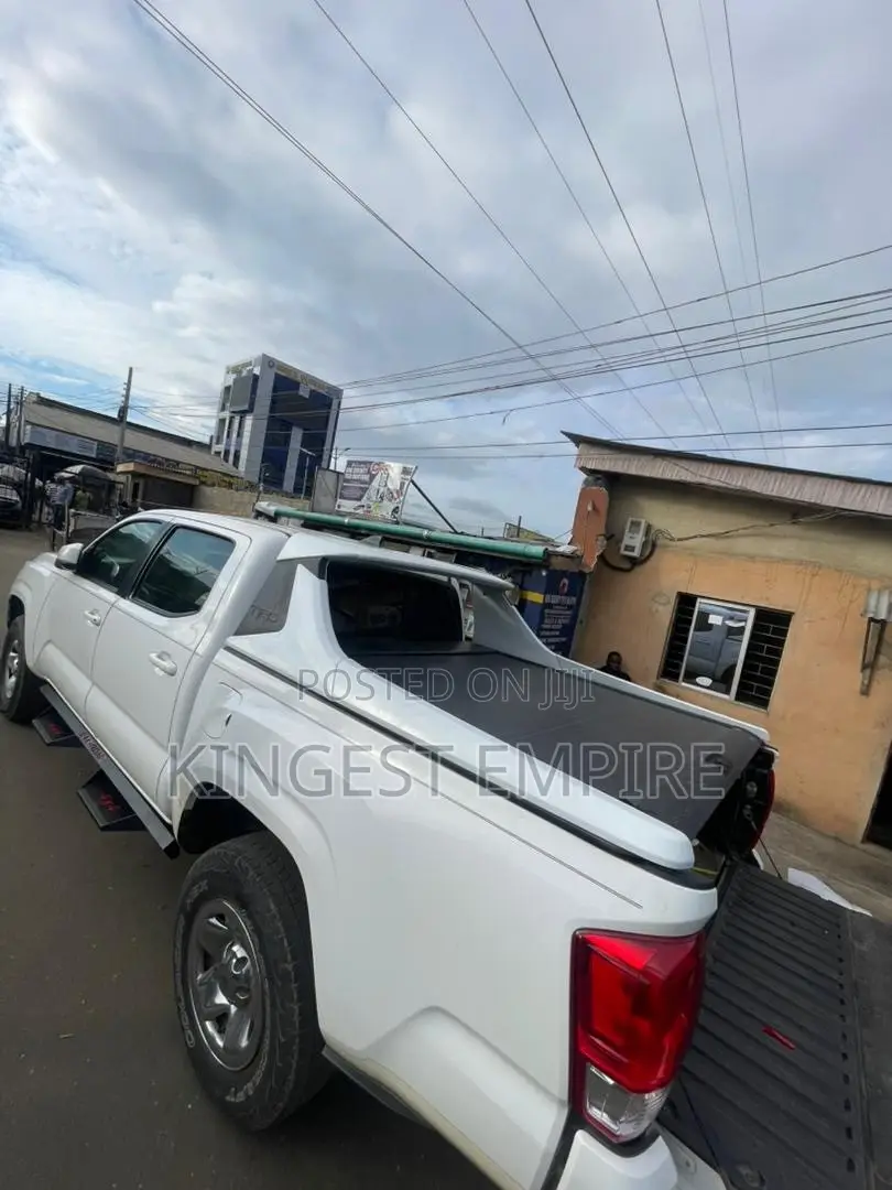 TRD Spoiler With Mannual Rolling Boot Cover