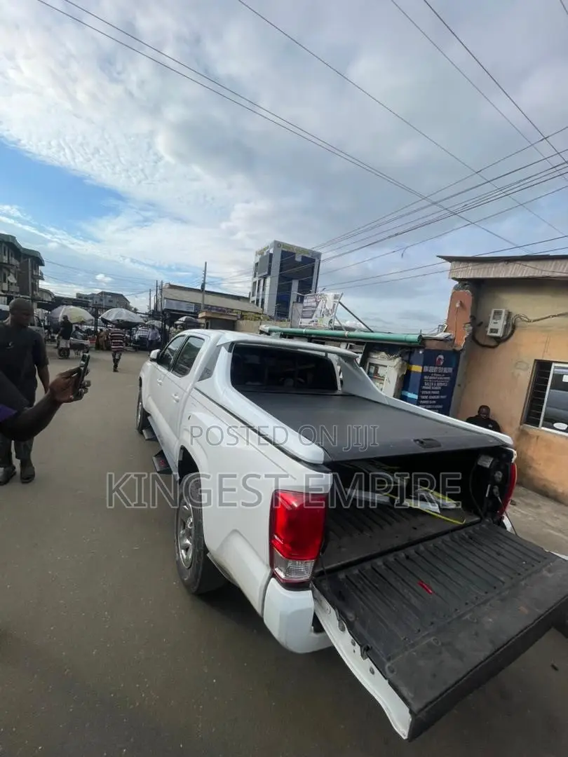 TRD Spoiler With Mannual Rolling Boot Cover
