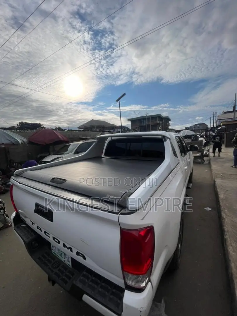 TRD Spoiler With Mannual Rolling Boot Cover