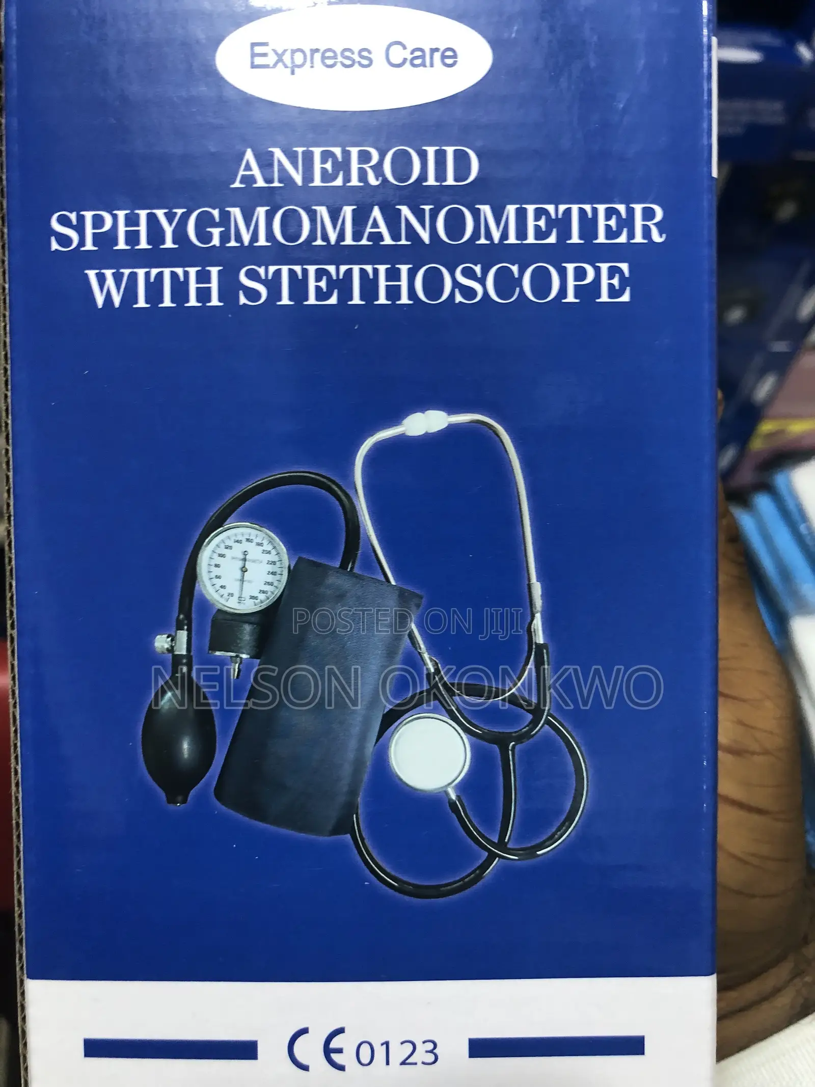 Aneroid Sphygmomanometer With Long Cuffs and Stetoscope