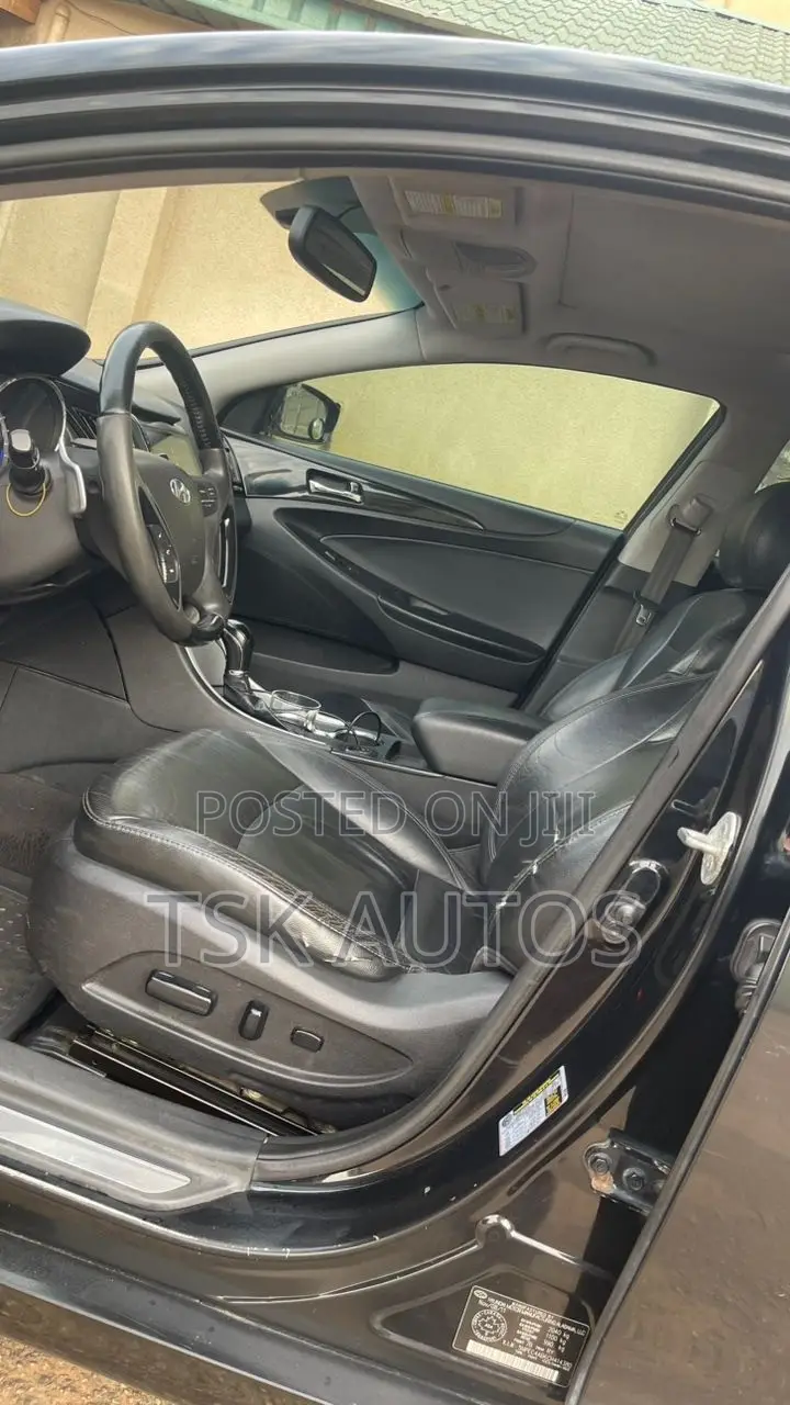 Hyundai Sonata Limited 2.0T Sedan (2.0L 4cyl 6A) 2012 Black