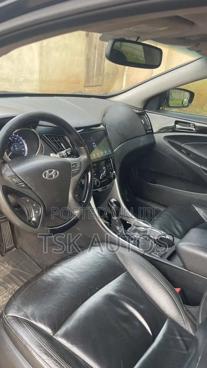 Hyundai Sonata Limited 2.0T Sedan (2.0L 4cyl 6A) 2012 Black