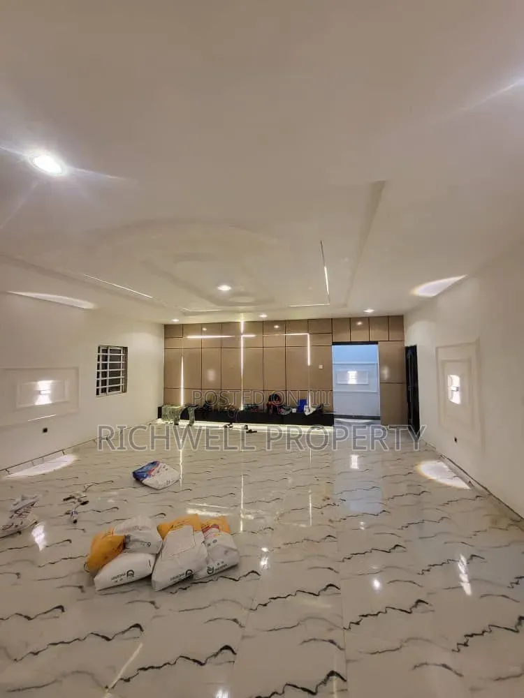 3bdrm Bungalow in Elebu Comodore, Akala Express for sale